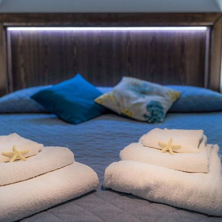 Perla Di Mare Appartamenti 卡斯泰卢佐 外观 照片